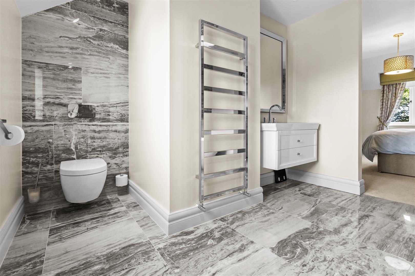 Master En-Suite